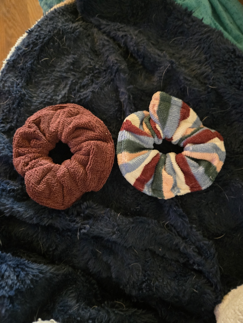 Knit Oversized Scrunchie Duo - Solid Rust & Multicolor Stripes